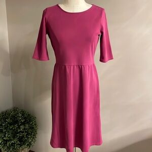 Garnet Hill Berry Ponte stretch casual Dress. Elbow sleeves, boatneck. Size 06
